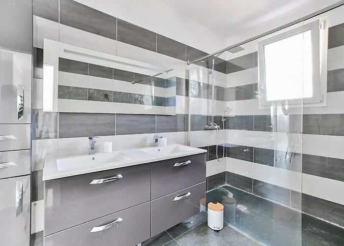 13 Personnes - 1 Hectare De Parc Naturel - Piscine